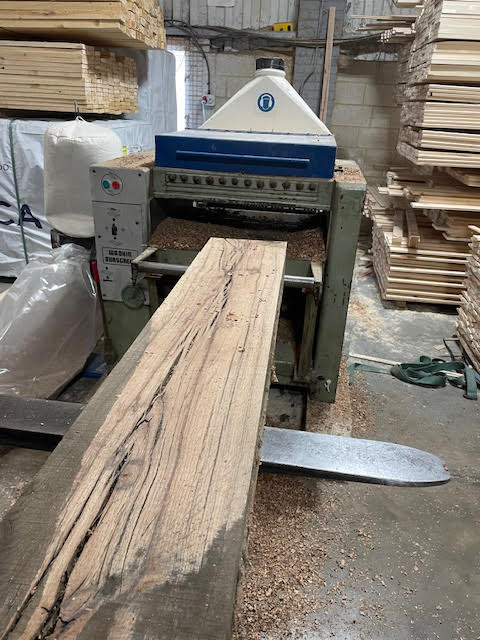 HUGE TIMBER HARDWOOD OAK BEAMS / SLEEPERS - 2.6M LENGTHS - £100 EACH